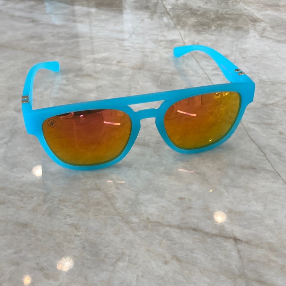 Blenders Awesome Sky blue sunglasses Polarized